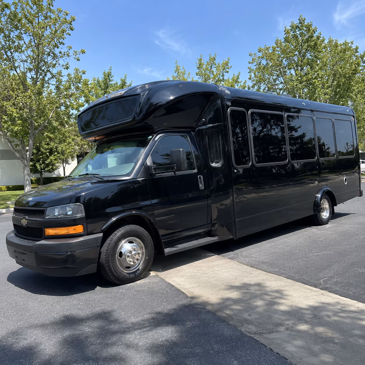 greeley 15 passenger party bus